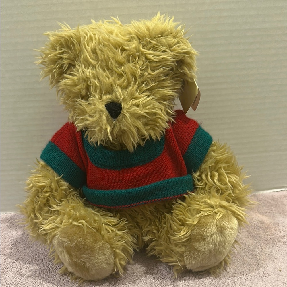 Beta Toys Scruffy Tan Holiday Christmas Bear 9” Wearing Red Green Sweater Rare